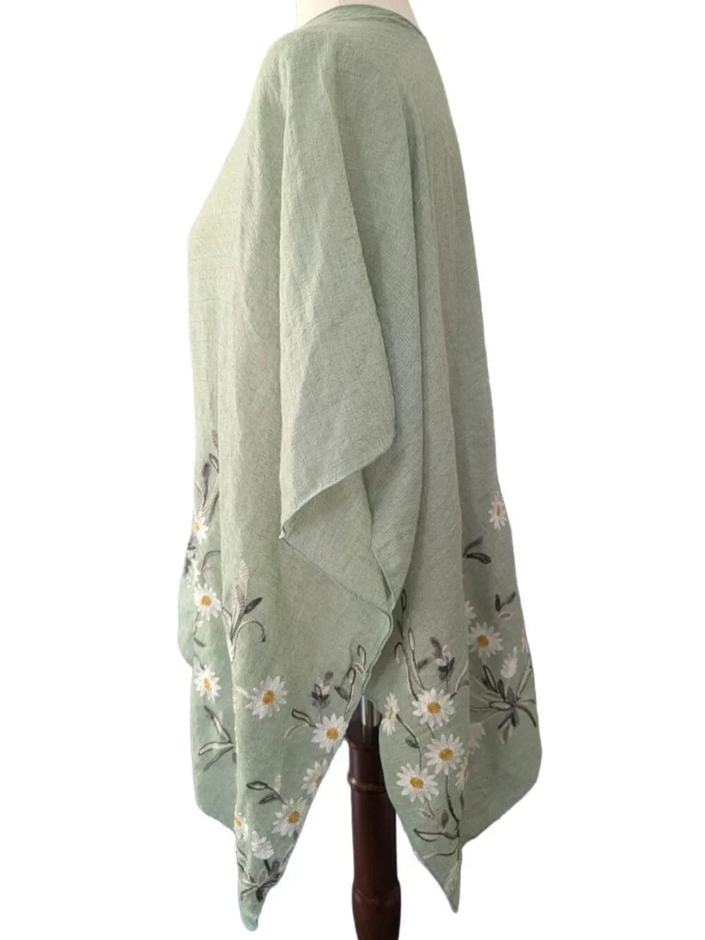 NWOT Sage Green Open-front Woven Kimono with Embroidered Daisy Hem